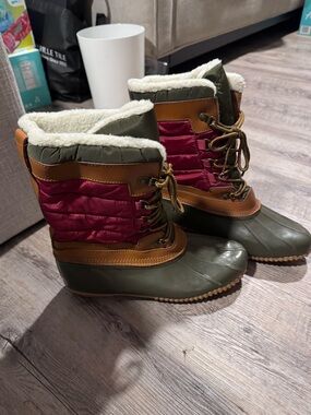 Women's Insulated Winter Duck Boots - Olive & Burgundy